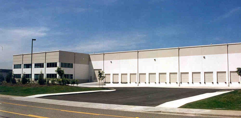 482,000 SF dock-high industrial building developed by Puget Western in Renton, WA